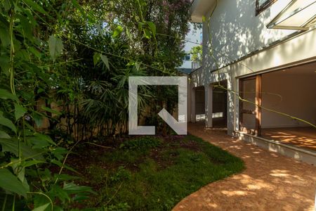 Casa para alugar com 150m², 3 quartos e 2 vagas Casa para alugar com 150m², 3 quartos e 2 vagasQuintal - jardim