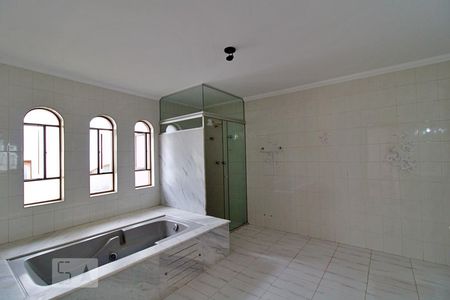 Casa à venda com 484m², 4 quartos e 4 vagasBanheiro da Suíte 1