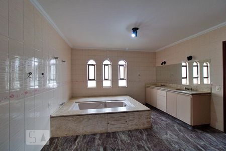 Casa à venda com 484m², 4 quartos e 4 vagasBanheiro da Suíte 4