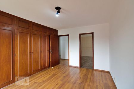 Casa à venda com 484m², 4 quartos e 4 vagasSuíte 4