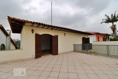 Casa à venda com 484m², 4 quartos e 4 vagasVaranda da Suíte 1