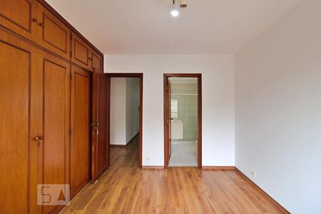 Casa à venda com 484m², 4 quartos e 4 vagasSuíte 2
