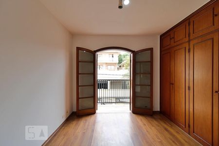 Casa à venda com 484m², 4 quartos e 4 vagasSuíte 2