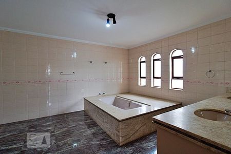 Casa à venda com 484m², 4 quartos e 4 vagasBanheiro da Suíte 4