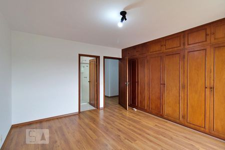 Casa à venda com 484m², 4 quartos e 4 vagasSuíte 3