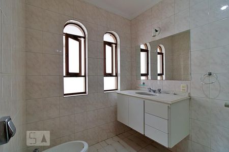 Casa à venda com 484m², 4 quartos e 4 vagasBanheiro da Suíte 3