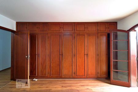 Casa à venda com 484m², 4 quartos e 4 vagasSuíte 3