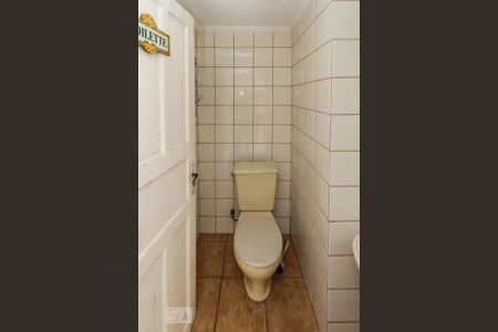 Casa à venda com 246m², 2 quartos e 2 vagas Casa à venda com 246m², 2 quartos e 2 vagasBanheiro