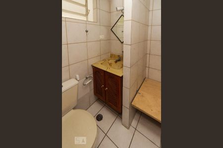 Casa à venda com 246m², 2 quartos e 2 vagas Casa à venda com 246m², 2 quartos e 2 vagasBanheiro