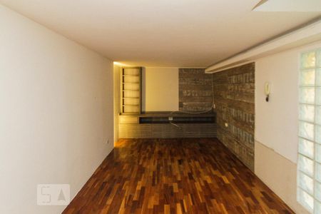 Casa à venda com 246m², 2 quartos e 2 vagas Casa à venda com 246m², 2 quartos e 2 vagasSala de TV