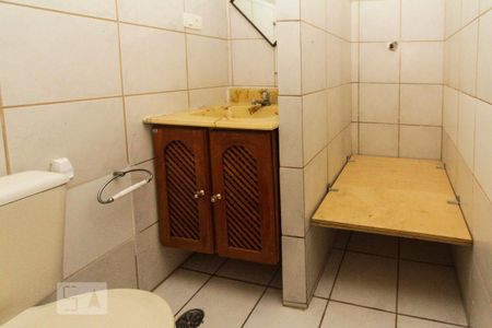 Casa à venda com 246m², 2 quartos e 2 vagas Casa à venda com 246m², 2 quartos e 2 vagasBanheiro