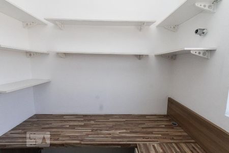 Casa à venda com 246m², 2 quartos e 2 vagas Casa à venda com 246m², 2 quartos e 2 vagasescritório