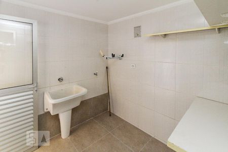 Casa à venda com 246m², 2 quartos e 2 vagas Casa à venda com 246m², 2 quartos e 2 vagasÁrea de Serviço