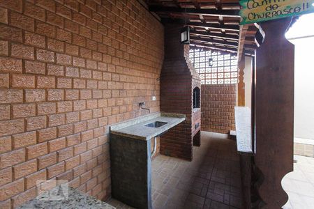 Casa à venda com 246m², 2 quartos e 2 vagas Casa à venda com 246m², 2 quartos e 2 vagasChurrasqueira