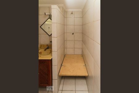 Casa à venda com 246m², 2 quartos e 2 vagas Casa à venda com 246m², 2 quartos e 2 vagasBanheiro