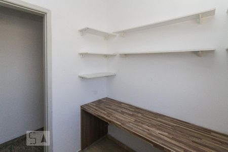 Casa à venda com 246m², 2 quartos e 2 vagas Casa à venda com 246m², 2 quartos e 2 vagasescritório