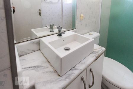 Casa à venda com 246m², 2 quartos e 2 vagas Casa à venda com 246m², 2 quartos e 2 vagasBanheiro da Suite