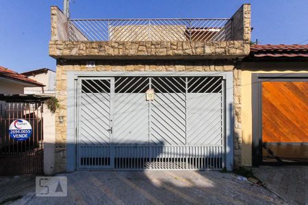 Casa à venda com 246m², 2 quartos e 2 vagas Casa à venda com 246m², 2 quartos e 2 vagasfachada