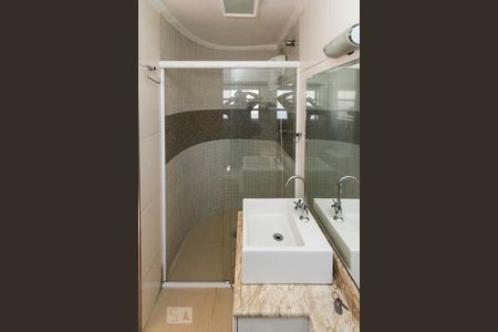 Casa à venda com 246m², 2 quartos e 2 vagas Casa à venda com 246m², 2 quartos e 2 vagasBanheiro da Suite