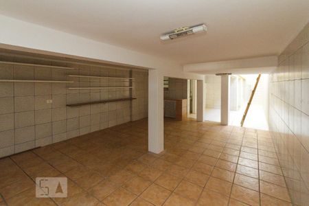 Casa à venda com 246m², 2 quartos e 2 vagas Casa à venda com 246m², 2 quartos e 2 vagasGalpão