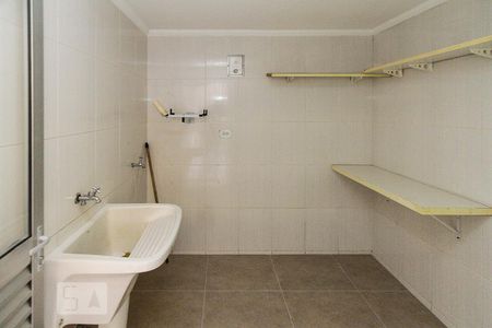 Casa à venda com 246m², 2 quartos e 2 vagas Casa à venda com 246m², 2 quartos e 2 vagasÁrea de Serviço