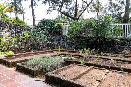 Casa à venda com 375m², 4 quartos e 4 vagasHorta