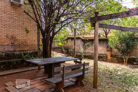 Casa à venda com 375m², 4 quartos e 4 vagasQuintal