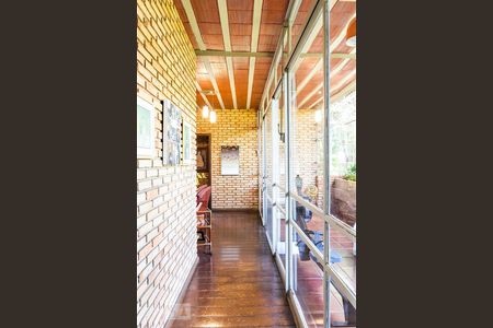 Casa à venda com 375m², 4 quartos e 4 vagasCorredor