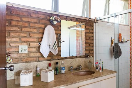 Casa à venda com 375m², 4 quartos e 4 vagasBanheiro Social