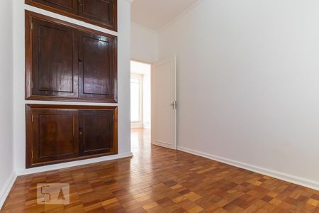 Casa para alugar com 253m², 4 quartos e 2 vagasEscritório