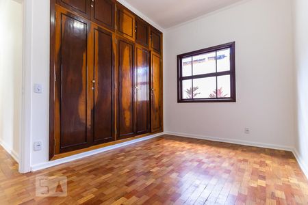 Casa para alugar com 253m², 4 quartos e 2 vagasQuarto 4