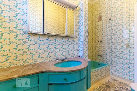 Casa para alugar com 253m², 4 quartos e 2 vagasBanheiro