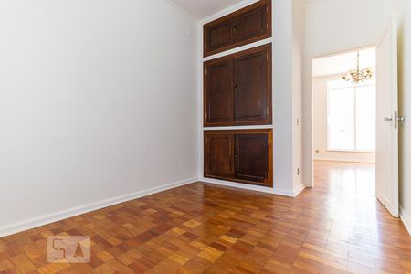 Casa para alugar com 253m², 4 quartos e 2 vagasEscritório