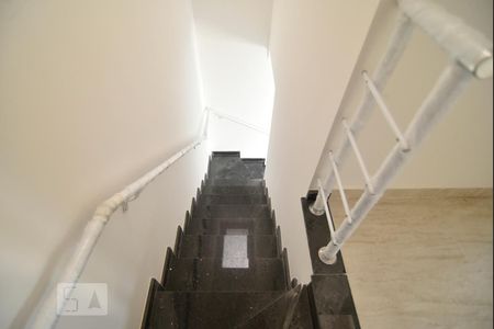 Escada de casa à venda com 2 quartos, 70m² em Vila Alpina, São Paulo