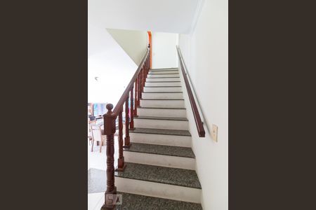 Escadas de casa à venda com 3 quartos, 146m² em Jardim Santa Mena, Guarulhos