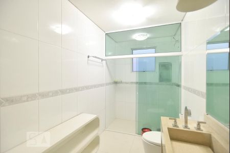 Casa para alugar com 417m², 6 quartos e 3 vagasBanheiro 2 - piso inferior - parte posterior