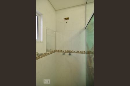 Casa para alugar com 417m², 6 quartos e 3 vagasBanheiro 1 - piso inferior - parte posterior