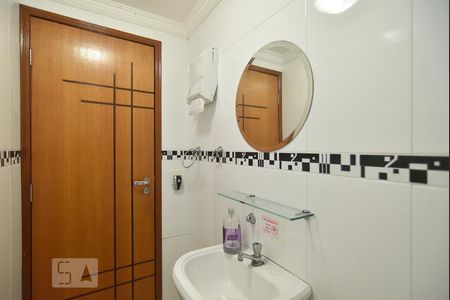 Lavabo - parte frontal - piso inferior de casa para alugar com 6 quartos, 417m² em Vila Prudente, São Paulo