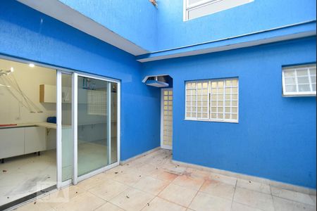 Casa para alugar com 417m², 6 quartos e 3 vagasQuintal - vista da -área de serviço e edicula