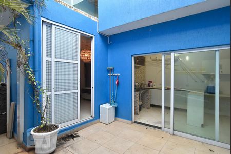 Casa para alugar com 417m², 6 quartos e 3 vagasQuintal - vista do quarto 3 e área de serviço