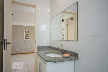 Apartamento para alugar com 74m², 2 quartos e 1 vaga Apartamento para alugar com 74m², 2 quartos e 1 vagaBanheiro Corredor