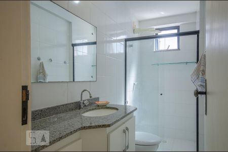Apartamento para alugar com 74m², 2 quartos e 1 vaga Apartamento para alugar com 74m², 2 quartos e 1 vagaBanheiro Corredor