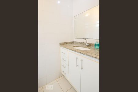 Apartamento para alugar com 74m², 2 quartos e 1 vaga Apartamento para alugar com 74m², 2 quartos e 1 vagaBanheiro da Suíte