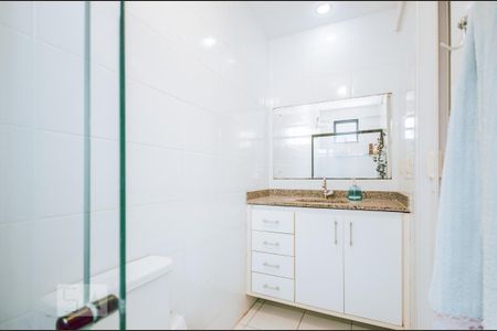 Apartamento para alugar com 74m², 2 quartos e 1 vaga Apartamento para alugar com 74m², 2 quartos e 1 vagaBanheiro da Suíte