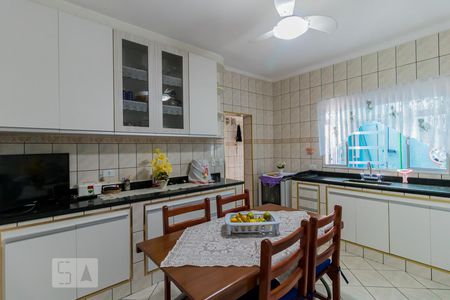 Casa à venda com 198m², 3 quartos e 2 vagasCozinha