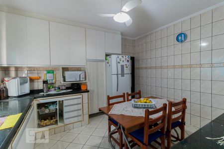 Casa à venda com 198m², 3 quartos e 2 vagasCozinha