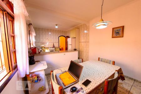 Casa à venda com 178m², 3 quartos e 2 vagas Casa à venda com 178m², 3 quartos e 2 vagasCozinha