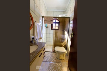 Casa à venda com 178m², 3 quartos e 2 vagas Casa à venda com 178m², 3 quartos e 2 vagasBanheiro