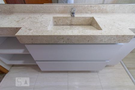 Casa à venda com 184m², 3 quartos e 2 vagasDetalhe - Banheiro