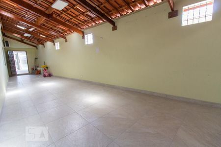 Casa à venda com 184m², 3 quartos e 2 vagasÁrea Externa